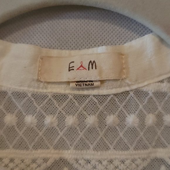 Embroidered sleeveless top - Picture 2 of 6